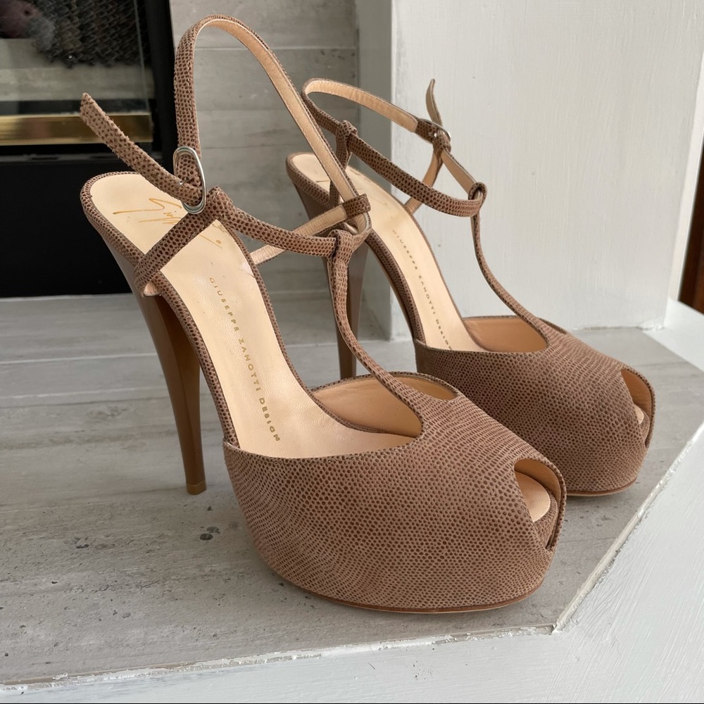 Giuseppe Zanotti Beige Pebbled Heels